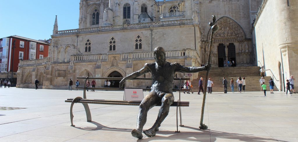 Plaza del Rey San Fernando - Estatua del Peregrino Burgos - Guías Oficiales